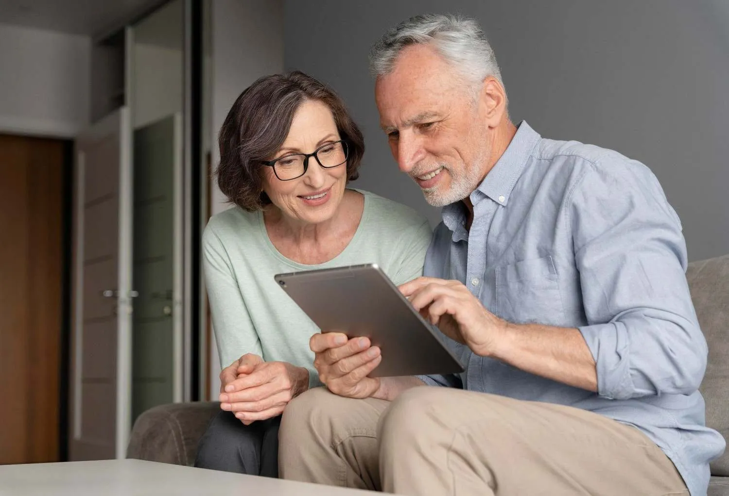 An older couple sitting together and going over their plan details